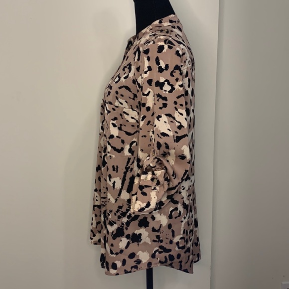 2b bebe leopard print button up shirt with 3/4 sleeve and 2 front pockets - Picture 2 of 3